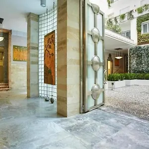 Apartment Palazzo Beltrade By Halldis, Milan