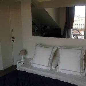 Apartment Pied A Terre With Terrazza In Center, Milan